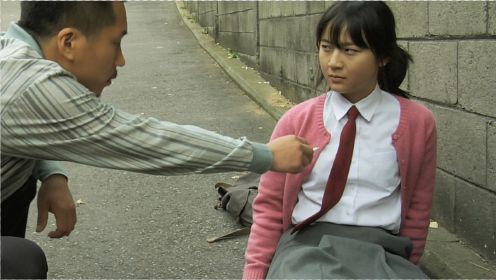 豆瓣8.2高分韩国电影《绿头苍蝇》，一个充满暴力的根扎下去，树上的枝丫，都会挂满怨恨！