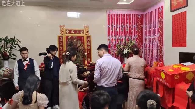 广东佛山婚嫁习俗,金牌大妗姐金句不断,真的是笑死人不偿命.