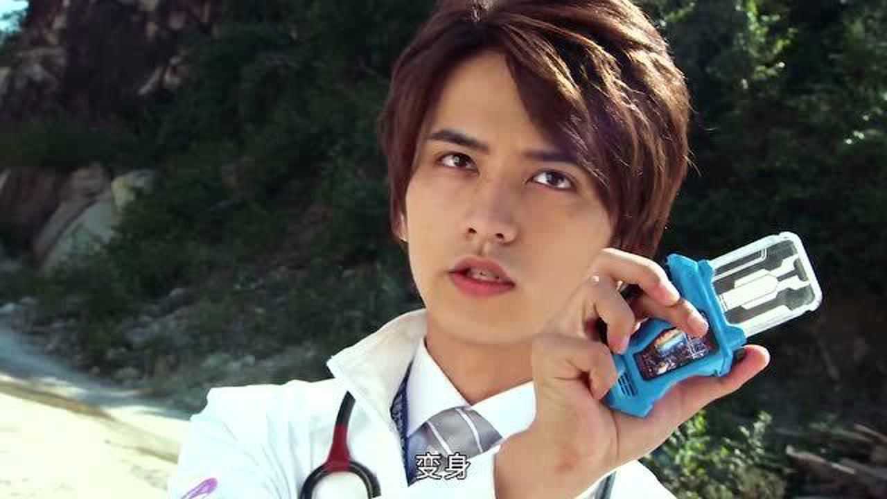假面骑士大我不愧是最帅召唤人一脚踩着怪人变身永梦颤抖了