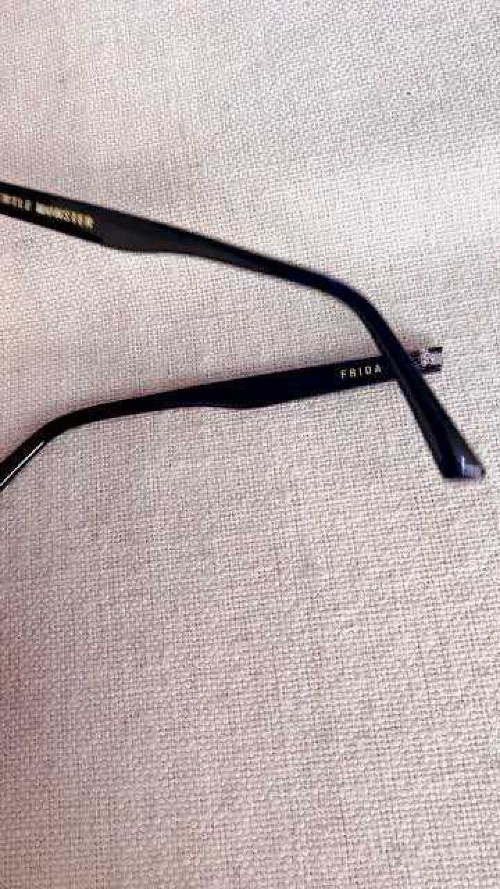 gm墨镜frida太阳镜腿压断修理 北京时尚靓阁眼镜维修_腾讯视频