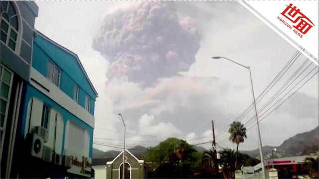 现场:加勒比岛国火山持续爆发 火山灰如雨下遍地灰白