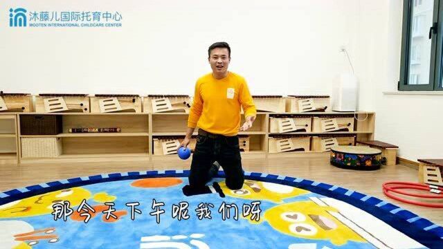 家庭互动练习增强亲子关系亲子游戏《低头探球》