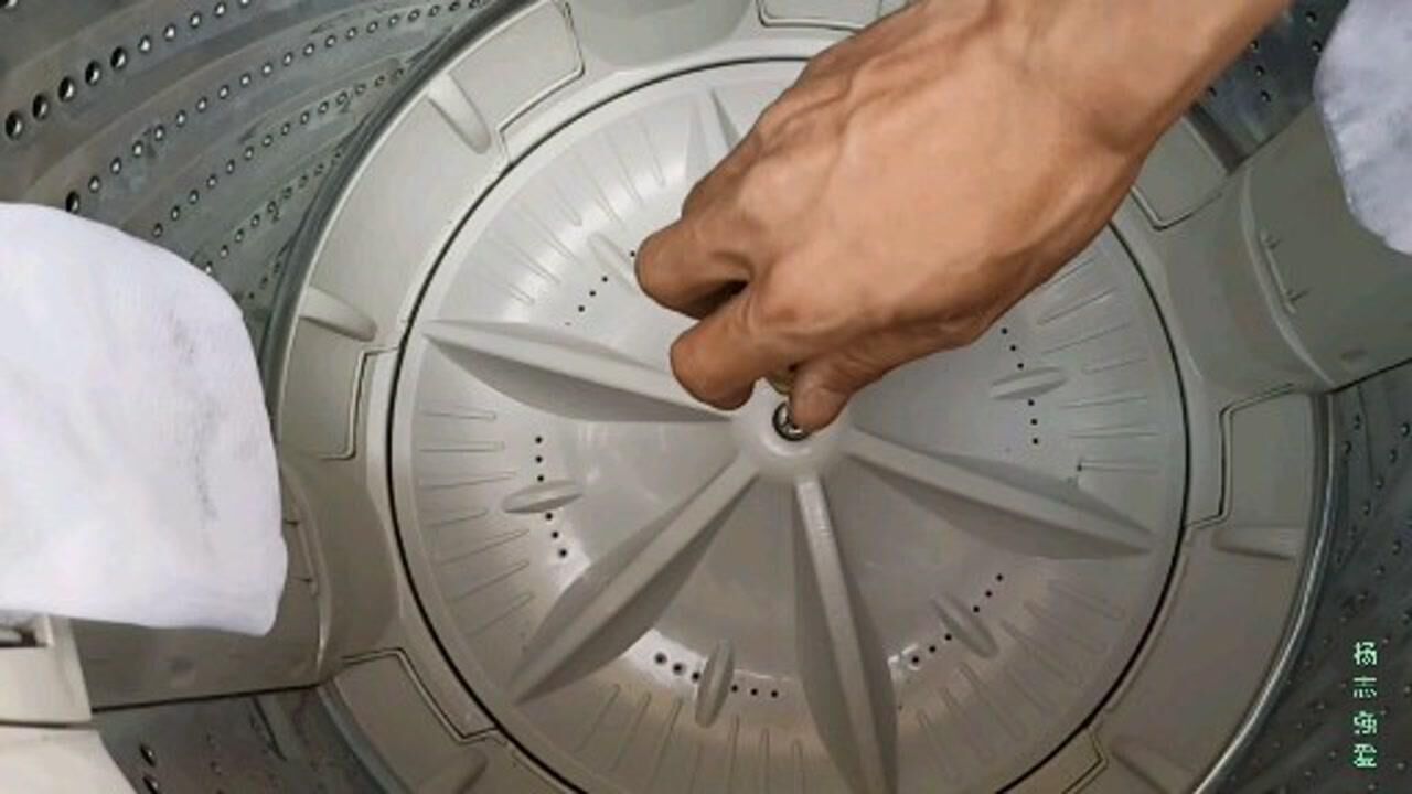 想清洗洗衣机波轮转盘很难拆4个简单的方法把它拆出来有效