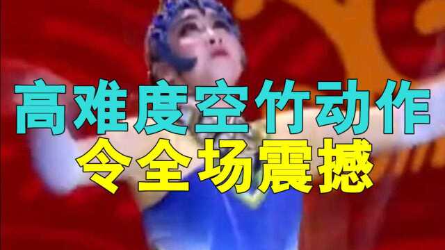 中国杂技团展现国粹与杂技,现场表演高难度空竹动作,令全场震撼