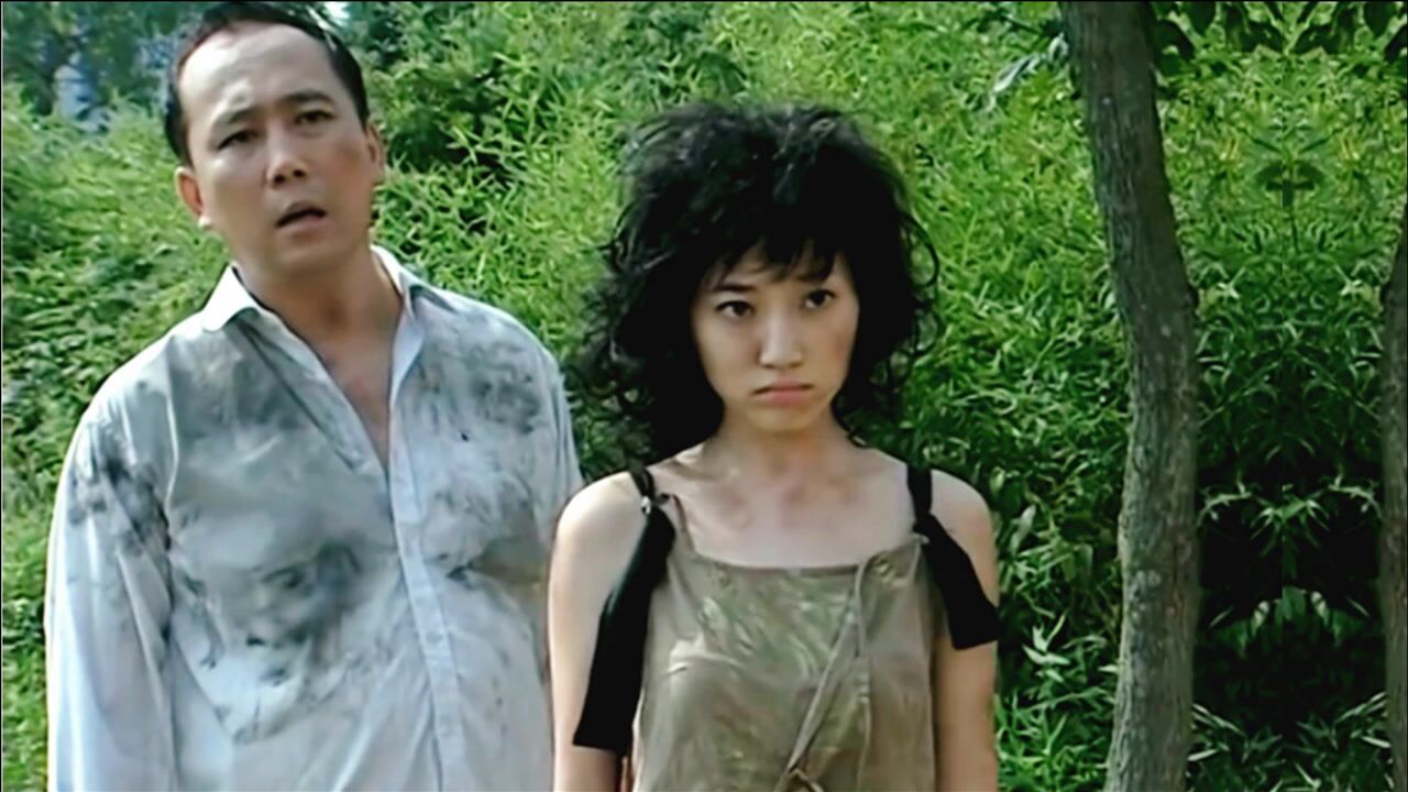 女人惨死自家床上,怎料傻子捡来的板凳,竟帮警方揪出真凶,犯罪片_高清1080P在线观看平台_腾讯视频