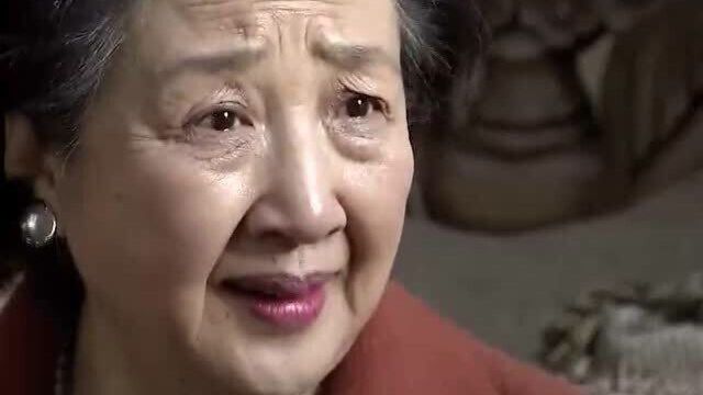 孙女在看杂志,奶奶走近一看惊了,原来自己的女儿还活着!