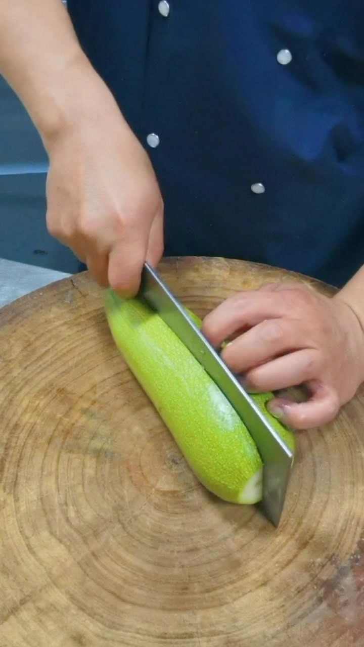 西葫芦的标准切法