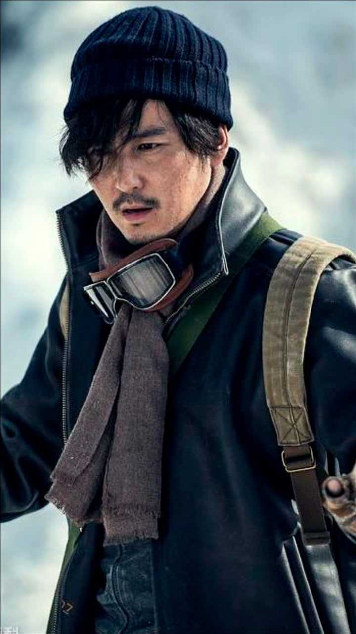 鬼吹灯之昆仑神宫 胡八一众人被困雪山,与狼群殊死搏斗