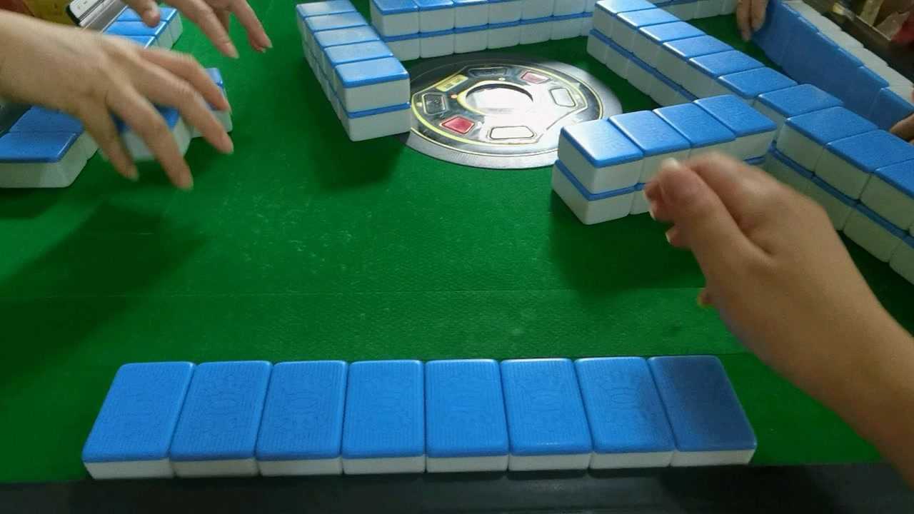 欢乐麻将换三张