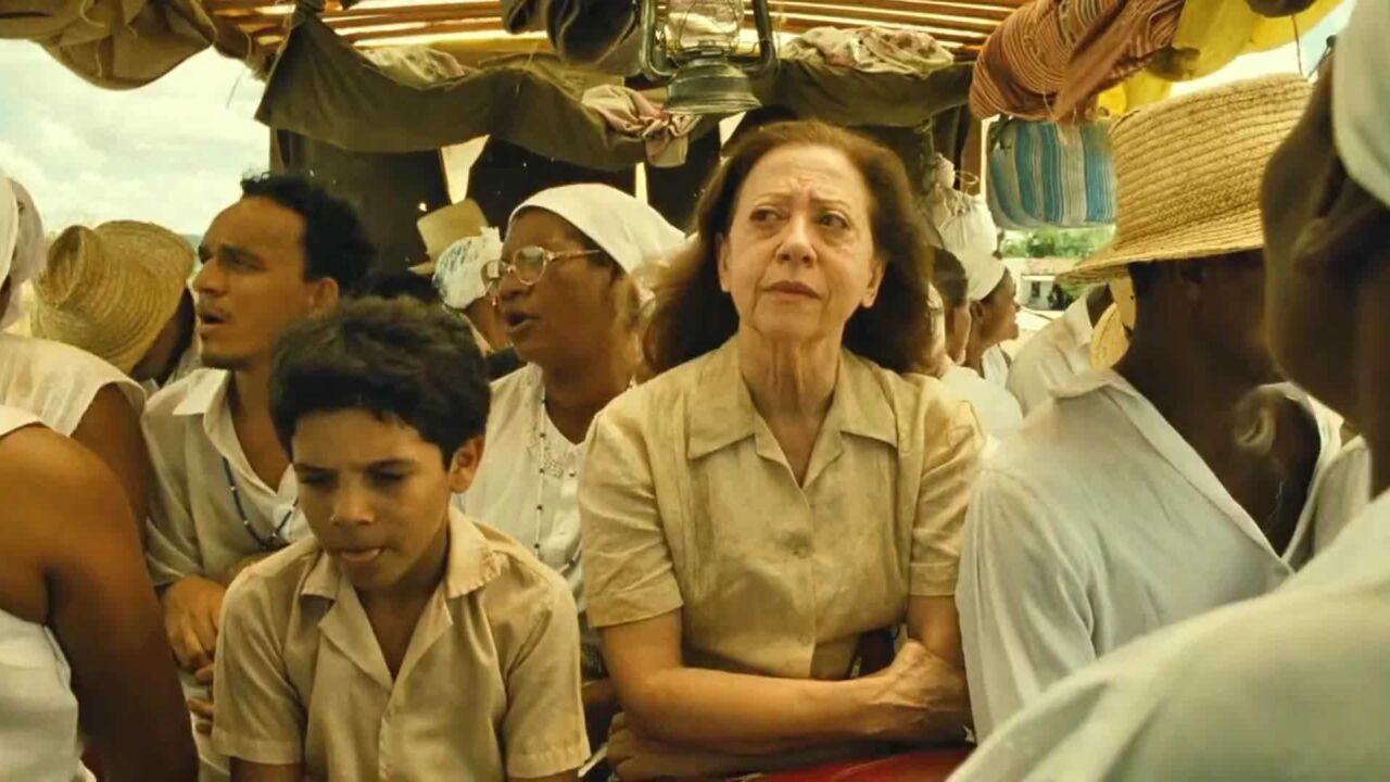 中央车站:约书亚跟着大家唱歌,唱着约书亚的妈妈教给他的歌