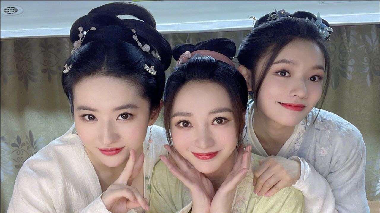 刘亦菲,林允,柳岩三个大美女合照上热搜,神仙颜值同框
