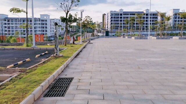 县政府领导,又完成了市中心广场的重点工程项目