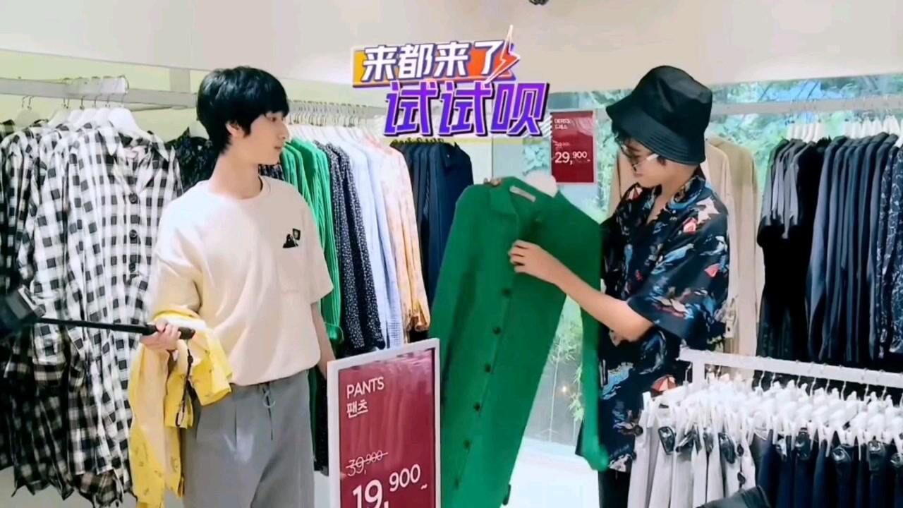 时代少年团文轩试女装刘耀文下辈子一定要当女生