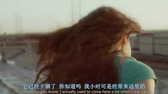 致命录像带3:男子女友自行车乱放,被邻居投诉,两人躲在房内偷笑