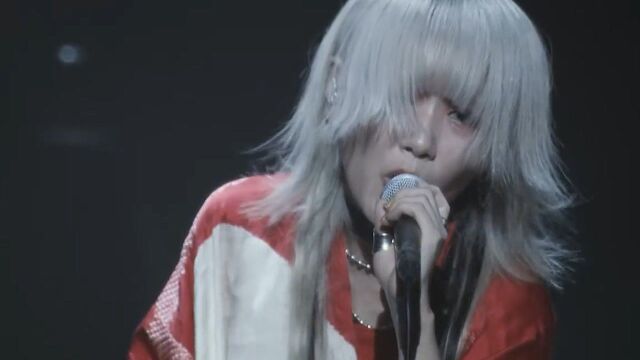 歌手Reol披露了自己的新曲《白夜》,日本的造型就是这么独特