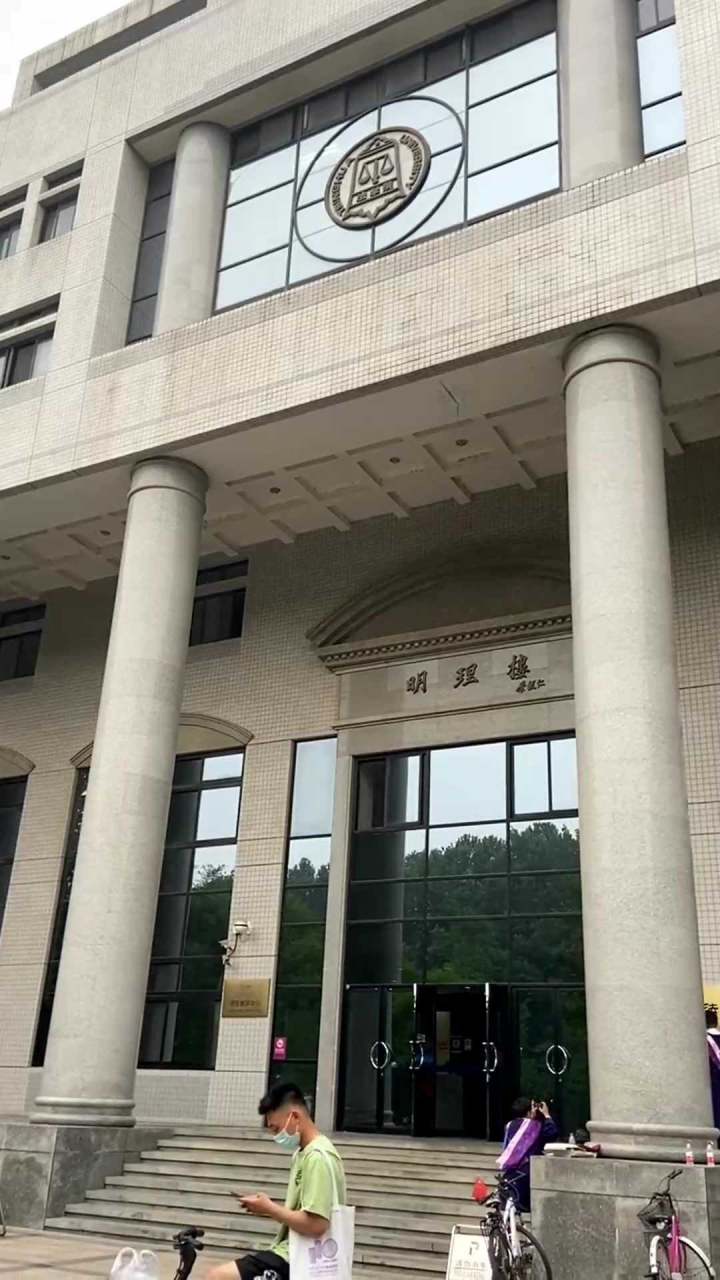 清华大学法学院,考上清华法学院可谓一个传奇,数一数二的人才!