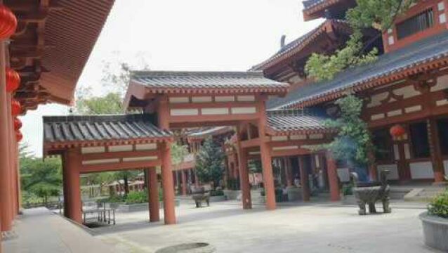 东莞黄江明朝未期建芙蓉寺至今几百年了,一代又一代改造才有这样