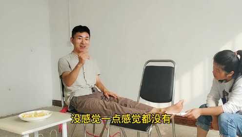 古代的笑刑挠脚心真的可以笑死人吗?应粉丝要求用电动牙刷再尝试