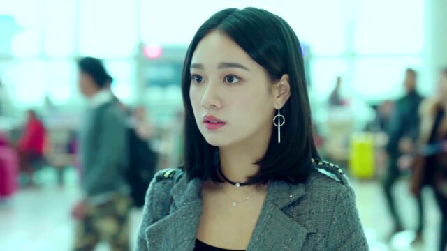 刚说完不期待偶像剧的情节陶西就出现了,窦小璇不想离开了