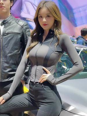 这车模一姐苏宁,也不知道她能不能坐下