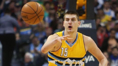 约基奇四分卫长传合集!助攻很难吗?甩过去队友就扣了