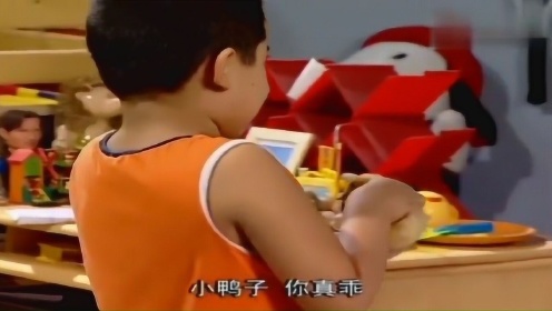 家有儿女：小雨的小鸭子丢了，刘梅竟给他买了个鹅，这段太搞笑了
