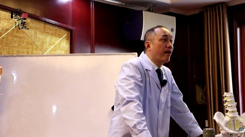 李德明柔性正骨视频:大鹏展翅,岔气轻松搞定!