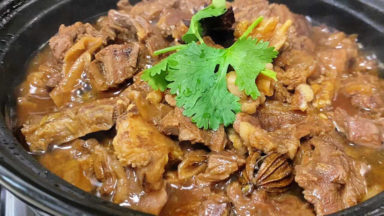 广东秘制牛腩煲,香味十足,软烂入味,学到就是赚到