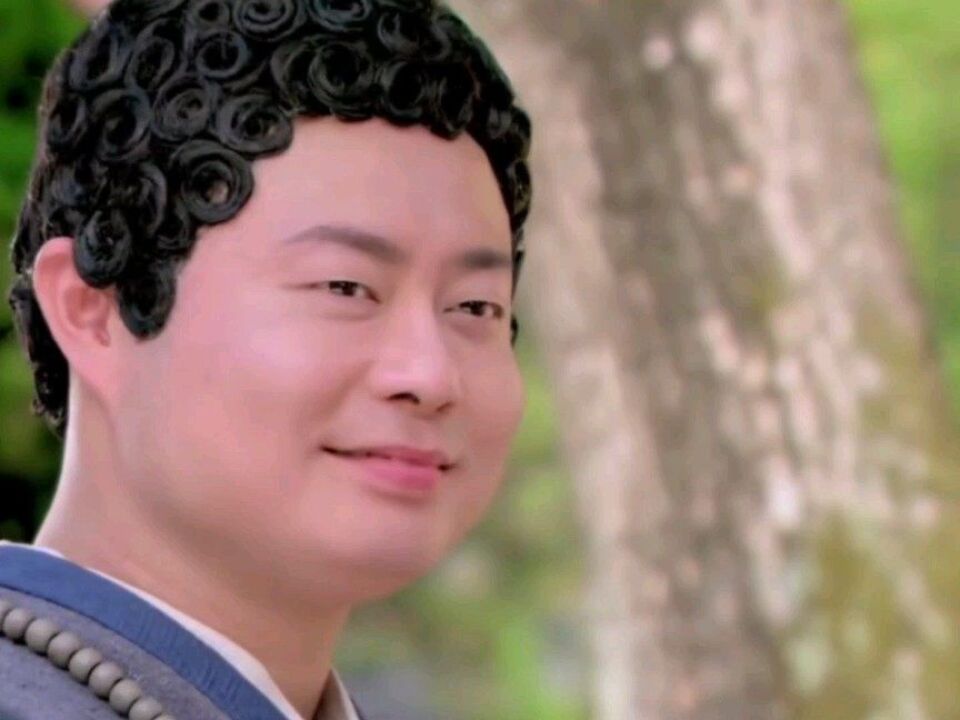 济公传 广亮被狐狸精上身,长出一脑袋卷毛,变成了娘娘腔.