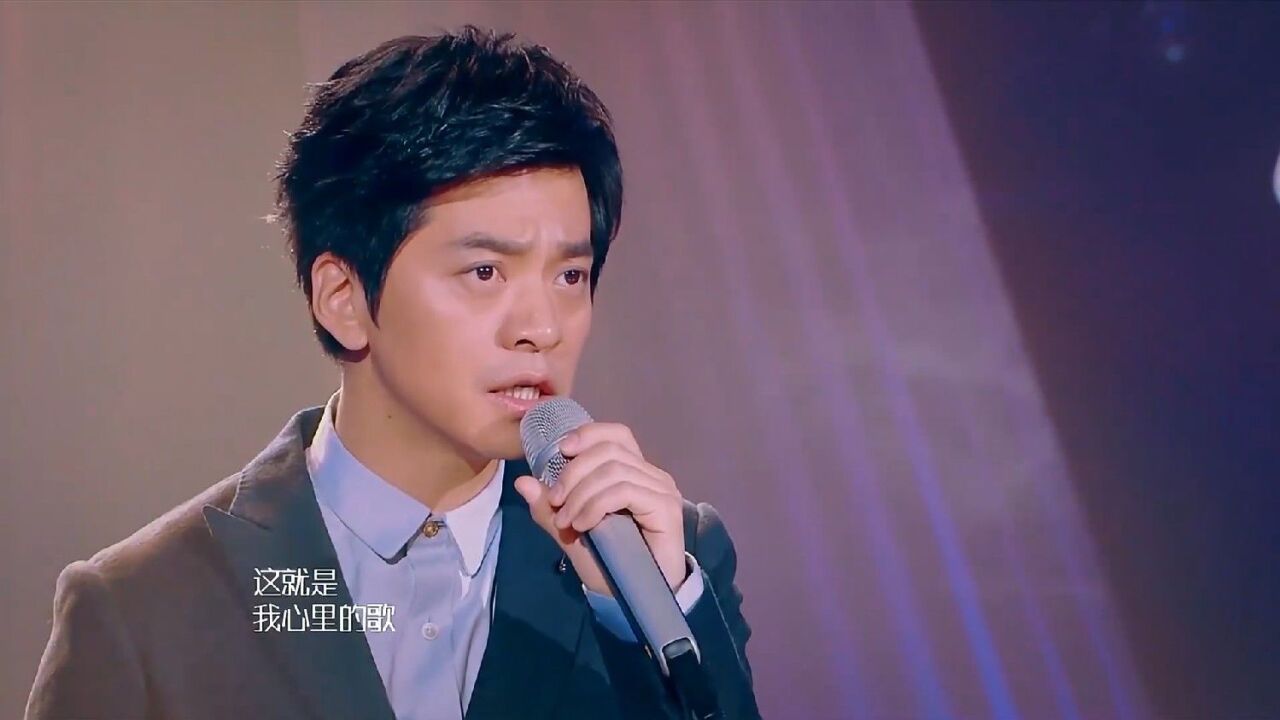 李健再现乐坛经典,《当你老了》超暖心,一曲净化凡尘!
