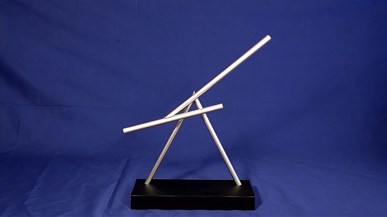 不可预测的混沌摆,用手轻轻一碰,神奇的科学现象发生了