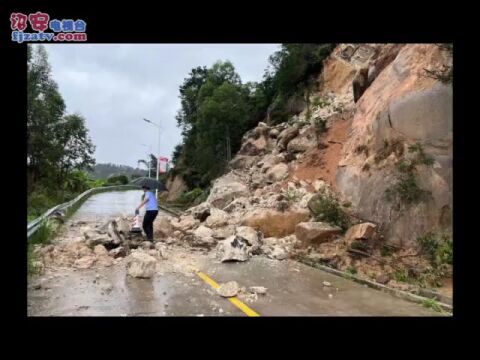 安全诏安 幸福家园——官陂镇组织抢修滑坡路段