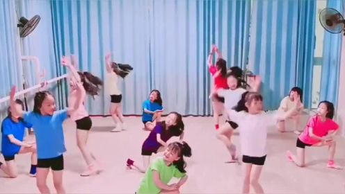 儿童舞蹈《我站在草原望北京》队形版，少儿舞蹈