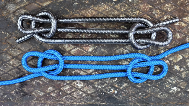 用钢筋做挂钩,这质量用100年都没问题