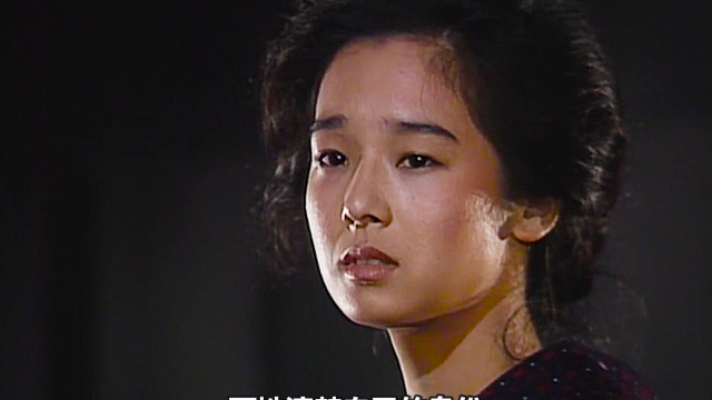 女人背着孩子卖鱼,只是为了把丈夫接过来,日剧《阿信》