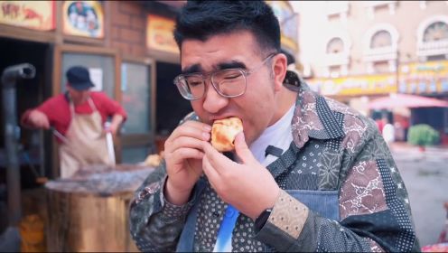 新疆人吃烤肉多豪横？一串一斤肉，50/串，吃着太爽了#美食分享 #美食探店 #烤肉