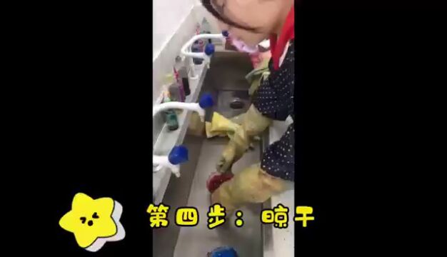 【爱上劳动课⑩】太惊艳!南京小学生自己染布制作了一件蓝印花旗袍!