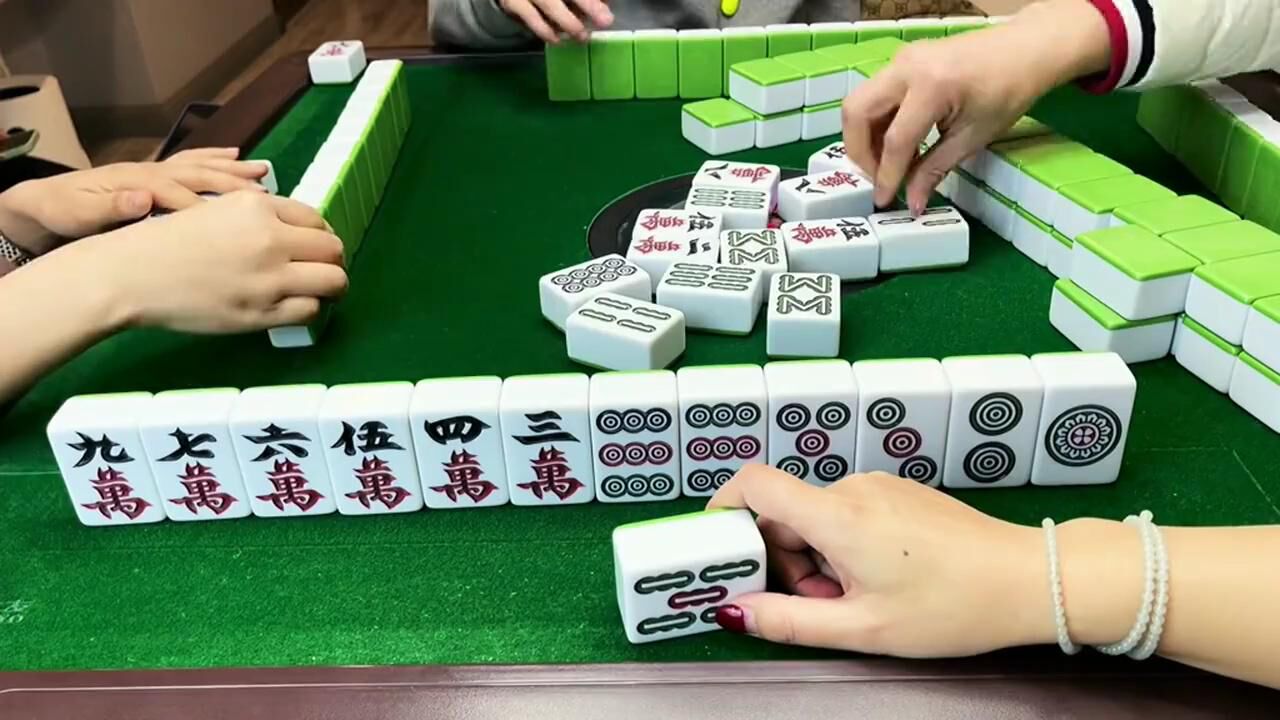 美女麻将:胡上家杠上炮三番八分,还有加倍,十六分到手!_高清1080P在线观看平台_腾讯视频