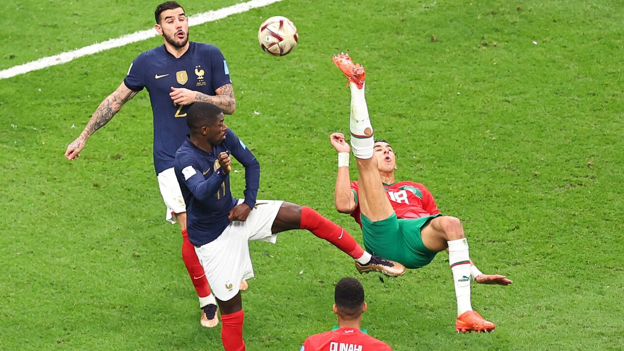 世界杯半决赛:差点十佳球!摩洛哥倒挂金钩直逼死角可惜被门将扑出