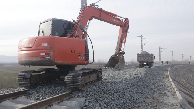 张唐铁路团瓢庄站至唐遵铁路遵化南站联络线工程加紧施工中