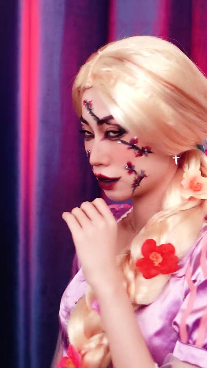 迪士尼公主仿妆挑战!长发公主到底发生了什么事?