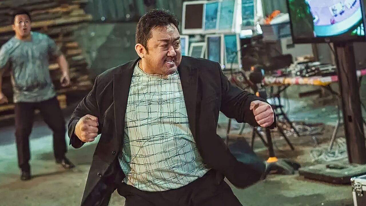 《犯罪都市2》一拳超人跨国追凶,马东锡火爆动作片