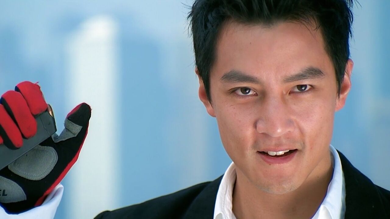吴彦祖演技巅峰之作!把抢劫当成游戏,经典动作港片《新警察故事》