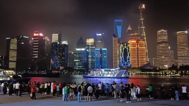 中秋节夜晚的上海外滩美景