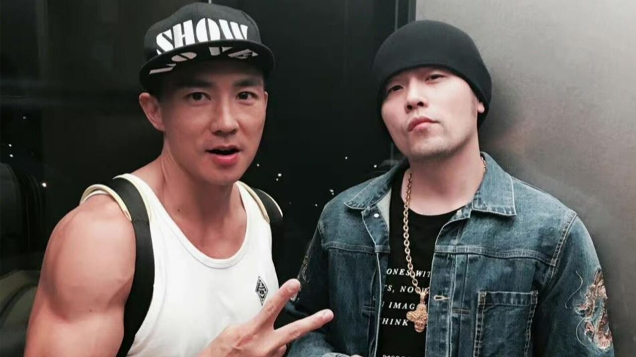 刘畊宏飞澳洲看周杰伦演唱会!还没起飞被网友派活:帮我要张票