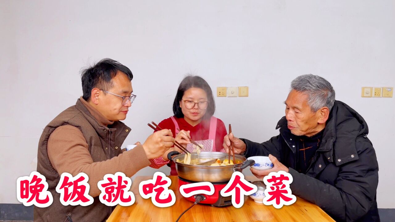 兒媳婦帶農村婆婆去春遊,套白鵝吃美食,有說有笑真熱鬧