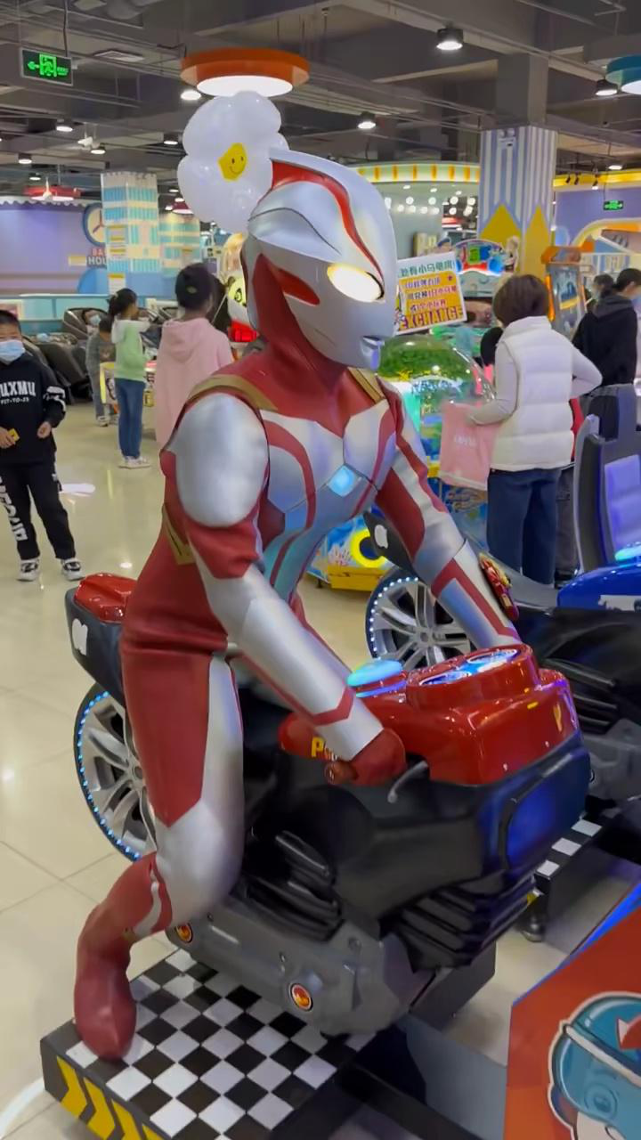 梦比优斯奥特曼试玩电动摩托