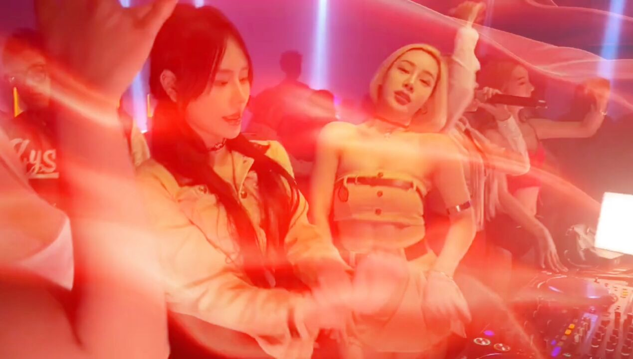 《掌心之中dj合唱版》美女dj打碟热摇劲爆嗨曲