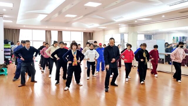 豫正太极文化院院长唐勇永州市老年大学教太极拳核心基础功法太极步