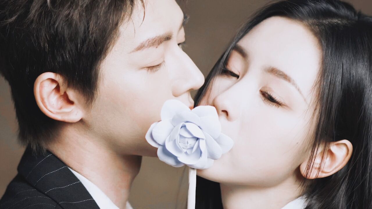 嗑到了!陈都灵邓为直接亲上去了!